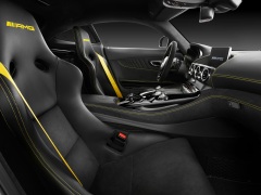 AMG GT R; 2016; Studio; Interieur: Leder Nappa/Mikrofaser Dinamica Schwarz, AMG Sportsitze ;Kraftstoffverbrauch kombiniert: 11,4 l/100 km, CO2-Emissionen kombiniert: 259 g/km AMG GT R; 2016; studio; Interior: nappa leather / DINAMICA microfibre upholstery, AMG sport seats; Fuel consumption, combined: 11.4 l/100 km, CO2 emissions, combined: 259 g/km